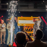 Schenking jubilerend Hopmans Autobanden aan St Vrienden van Norbertus
